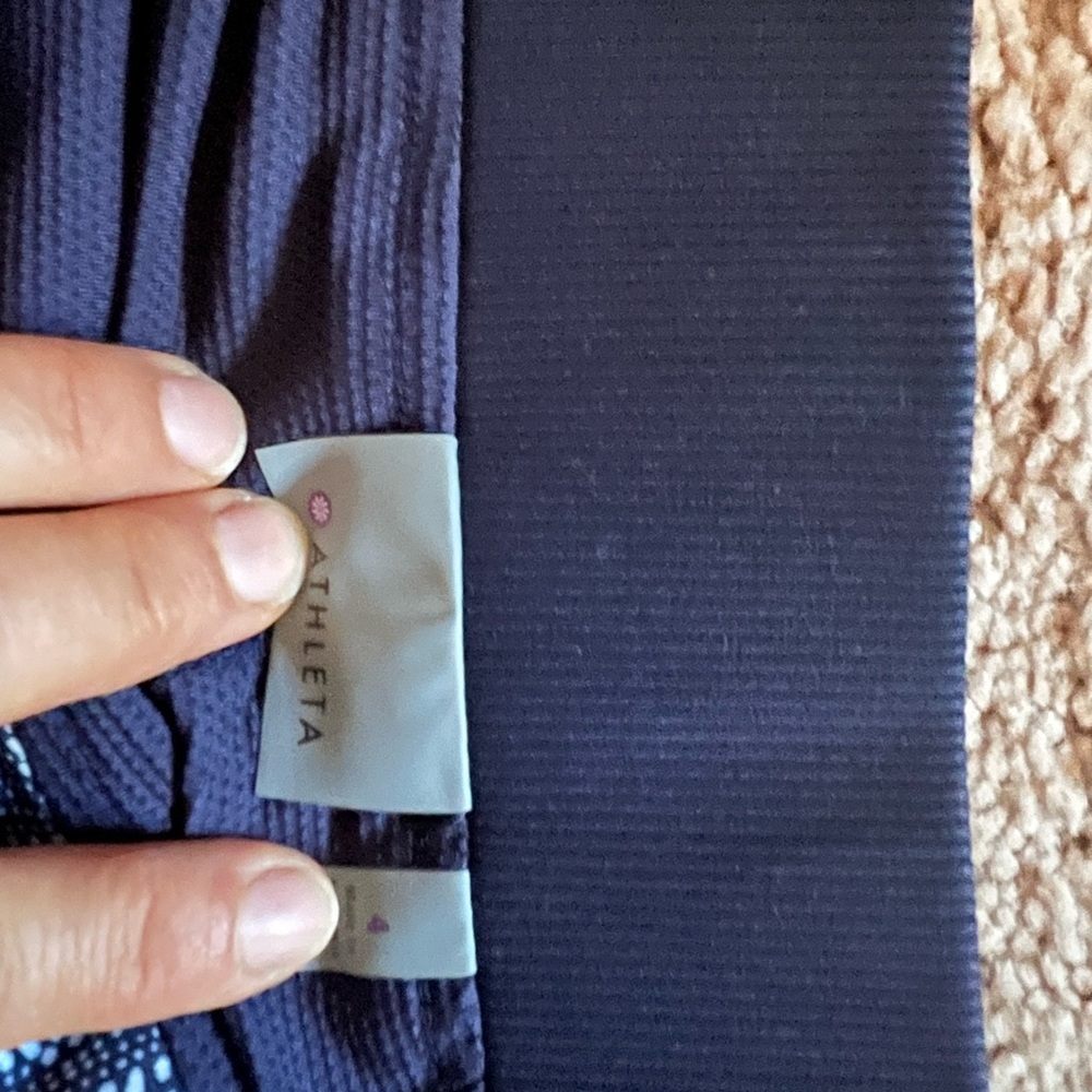 Athleta Stylish Navy and White Women's Skirt - Picture 2 of 6